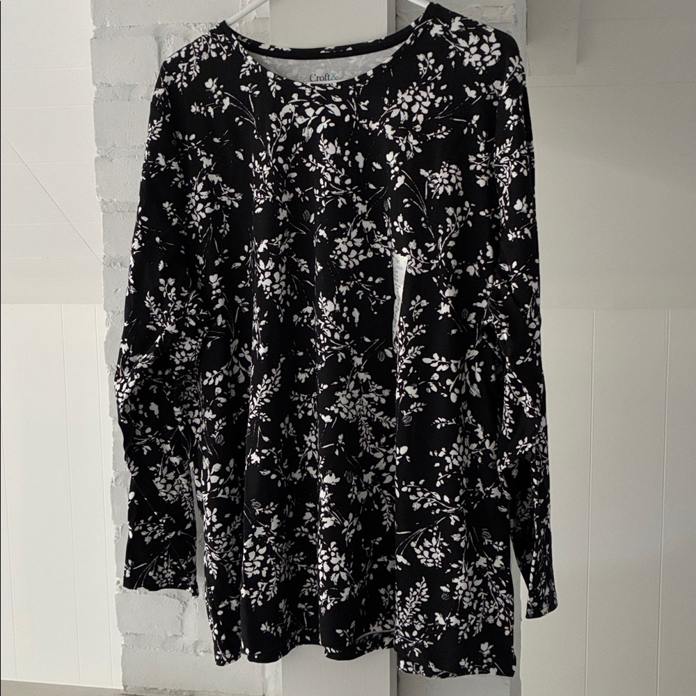 Croft & Barrow Black Floral Long-Sleeve Women's Top